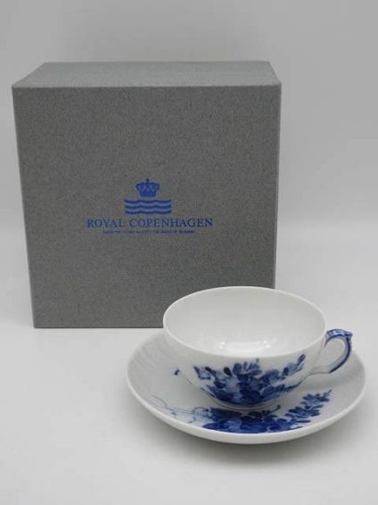 ROYAL COPENHAGEN（ロイヤルコペンハーゲン）　ティーカップ　ブルーフラワーカーブ 