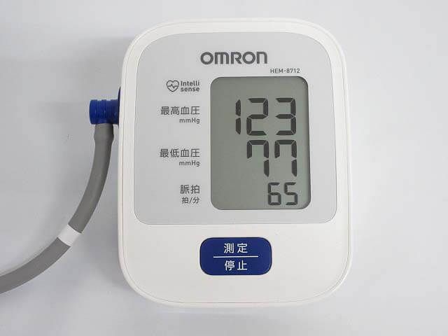 OMRON（オムロン）　上腕式血圧計　元箱入り　取扱説明書付