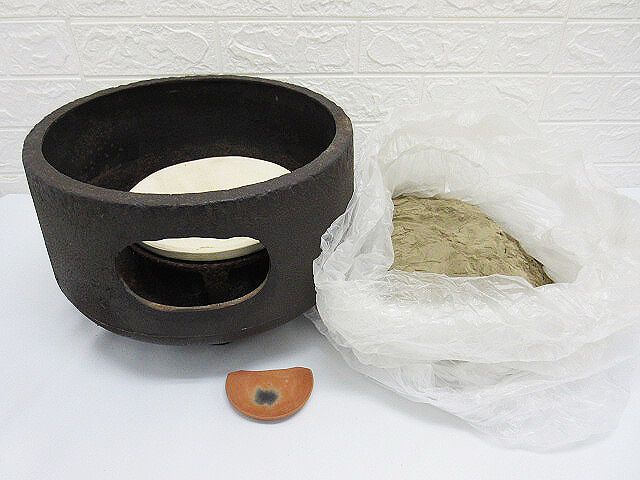 眉風炉　茶道具　脚付き　風炉　陶器製　黒