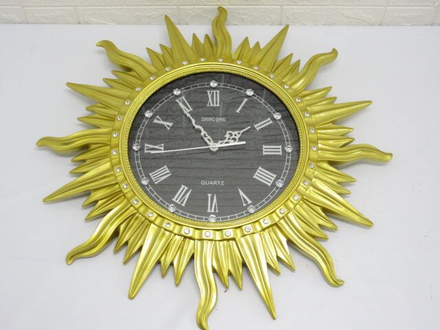 大きな太陽の掛時計　ゴールド　直径63cm　大型　樹脂製　輸入雑貨