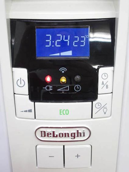 DeLonghi（デロンギ）　オイルヒーター　ドラゴンデジタル　白