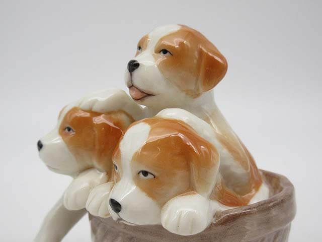 ROYAL COPENHAGEN（ロイヤルコペンハーゲン）　陶器人形　バスケットに入った子犬