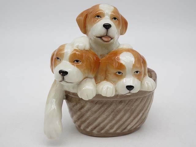 ROYAL COPENHAGEN（ロイヤルコペンハーゲン）　陶器人形　バスケットに入った子犬