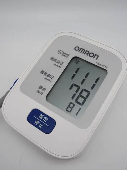 OMRON（オムロン）　デジタル自動血圧計　上腕式　ホワイト 