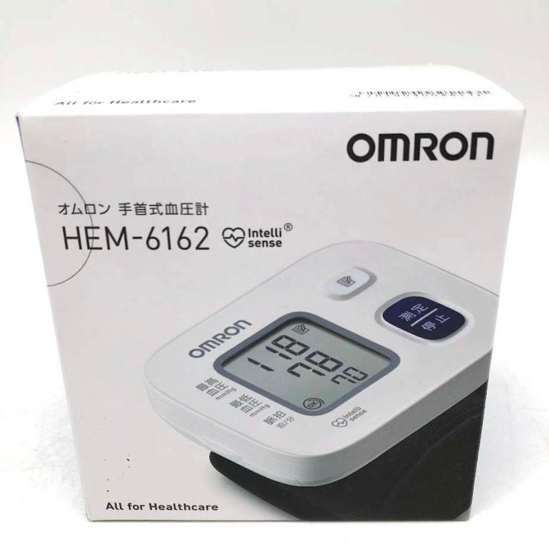 オムロン 手首式血圧計 ホワイト OMRON デジタル 自動血圧計 コンパクト ポータブル 家庭用 メモリ機能