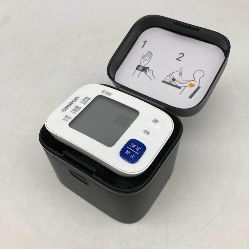 オムロン 手首式血圧計 HEM-6183 ホワイト ケース付き OMRON デジタル 自動血圧計 コンパクト ポータブル