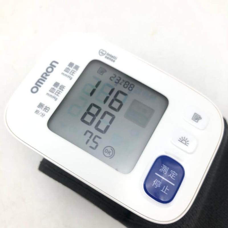 オムロン 手首式血圧計 HEM-6183 ホワイト ケース付き OMRON デジタル 自動血圧計 コンパクト ポータブル