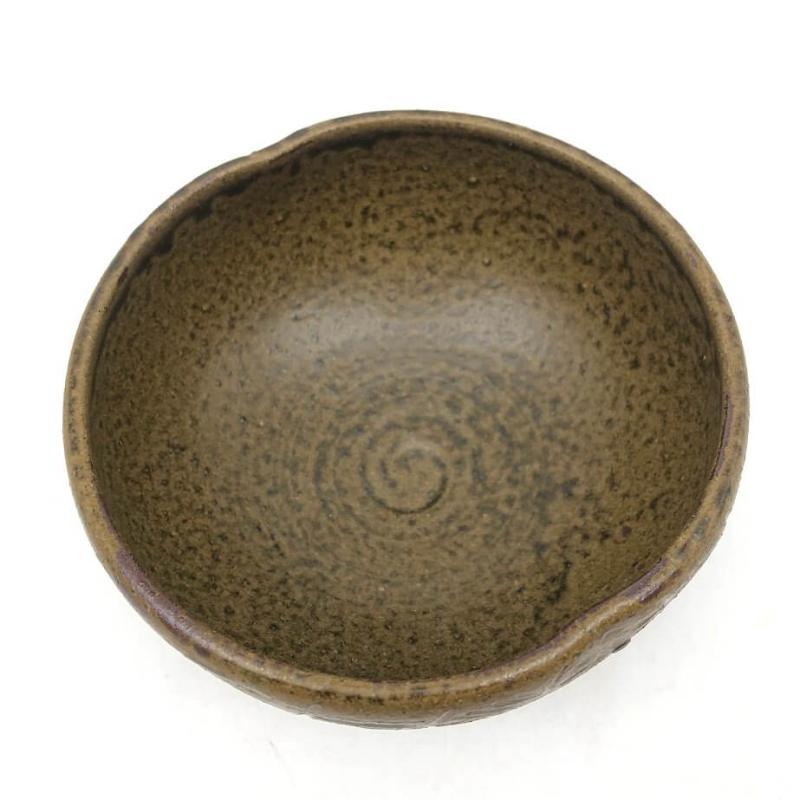 布志名焼 茶碗 吉野若山作 共箱入 陶器製 俵茶碗 茶道具 抹茶茶碗 抹茶椀 伊羅保茶碗？