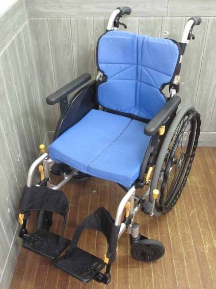 松永製作所　自走式車椅子　ブルー　NEXT-CORE