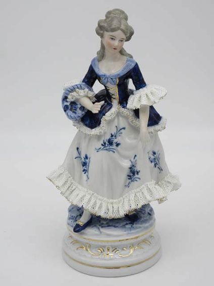 西洋陶器　ドマン　陶器人形　貴族　女性　ドレス