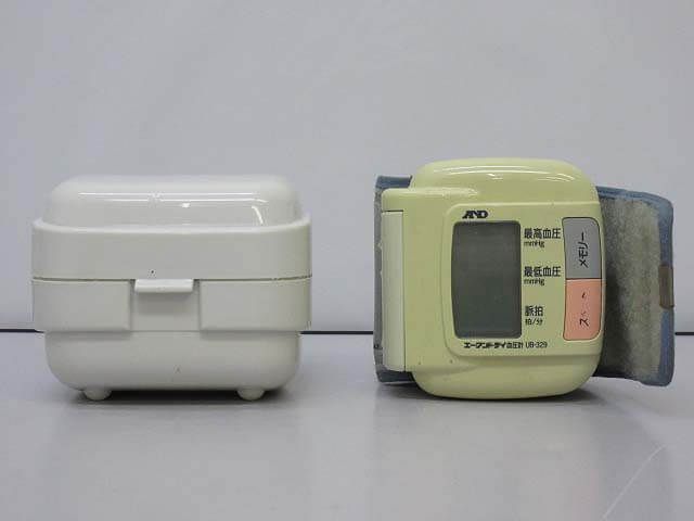エーアンドディ　デジタル血圧計　手首式