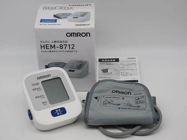 OMRON（オムロン）　デジタル自動血圧計　上腕式　ホワイト 